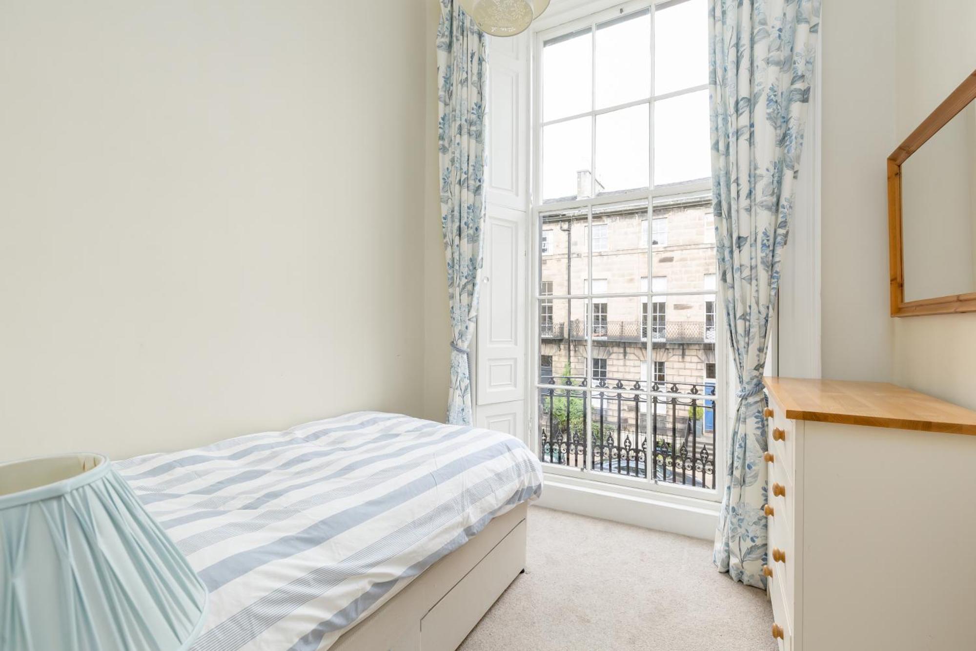 Light And Spacious 2 Bedroom Flat In Heart Of Edimburgo Exterior foto