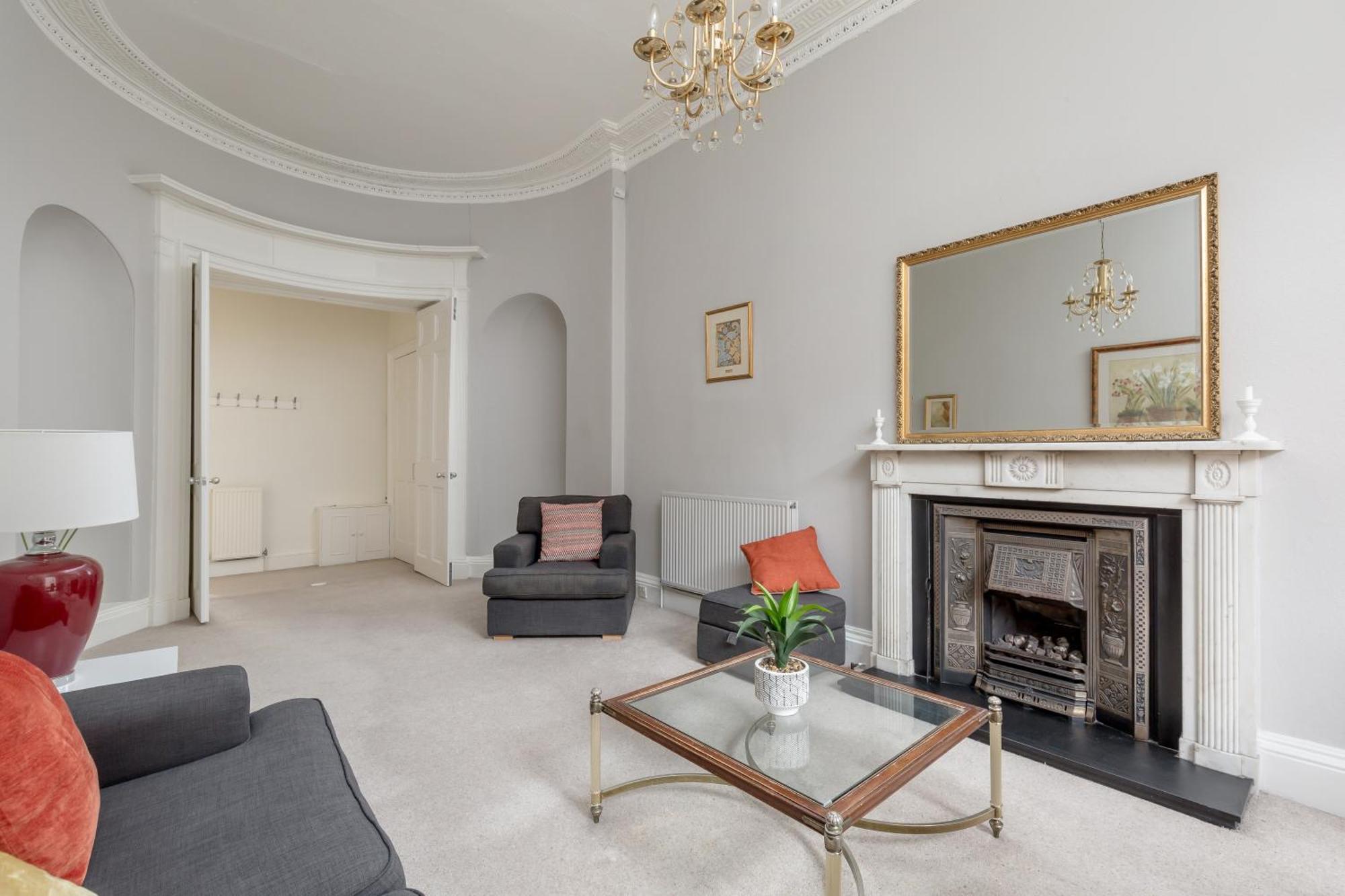 Light And Spacious 2 Bedroom Flat In Heart Of Edimburgo Exterior foto