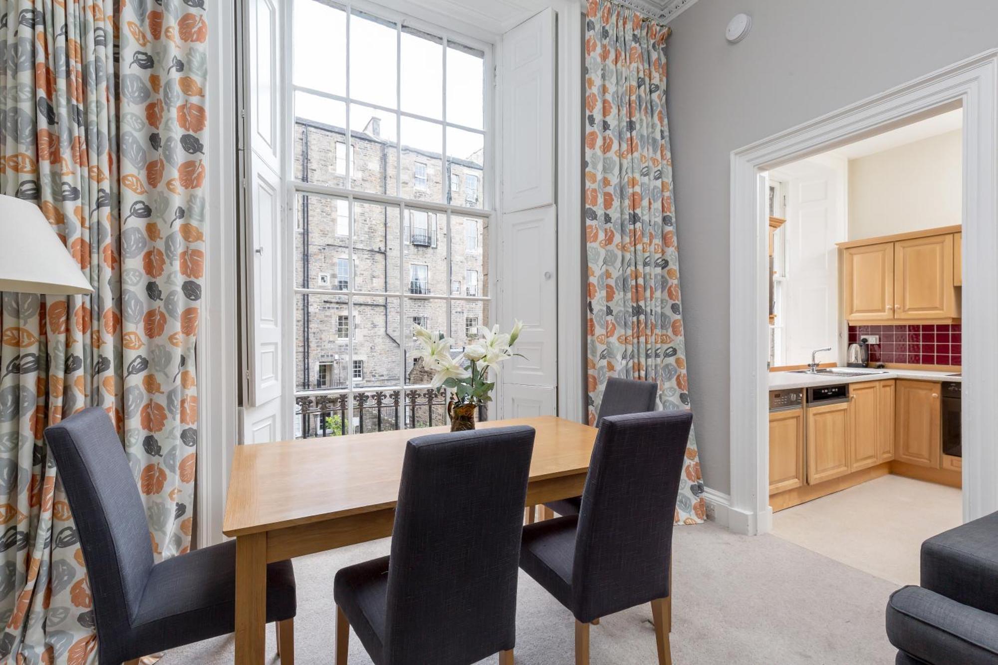 Light And Spacious 2 Bedroom Flat In Heart Of Edimburgo Exterior foto